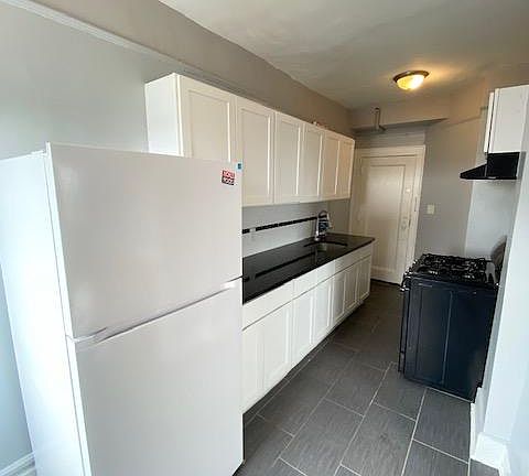 2nd image of 27 N Harrison St #508