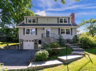 51 Galloway Ln, Valhalla, NY 10595