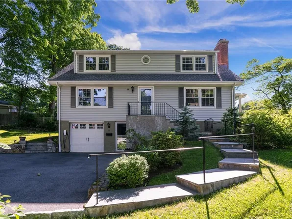 51 Galloway Lane, Valhalla, NY 10595