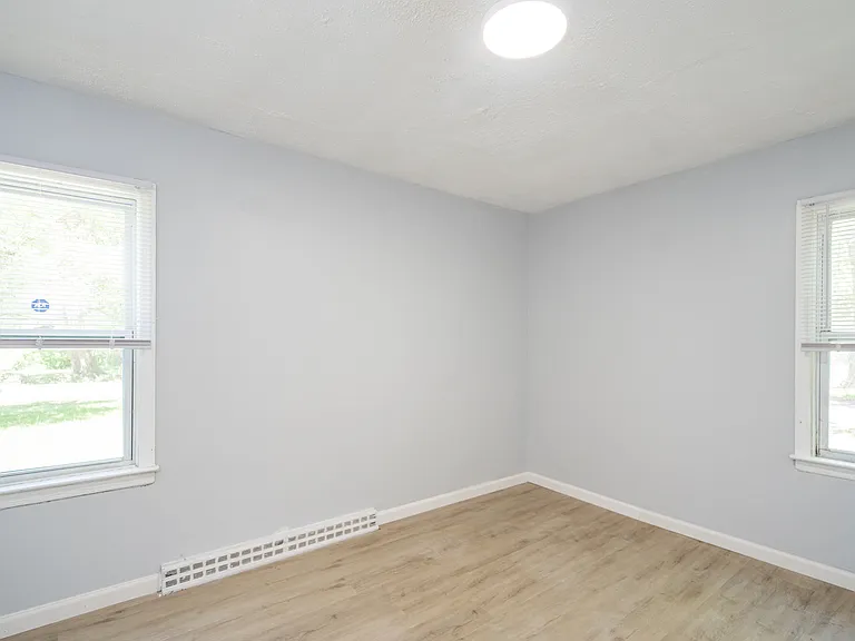 22675 Santa Maria St — Photo 31