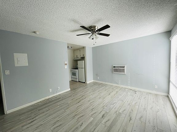 2nd image of 7044 Hawthorn Ave #209