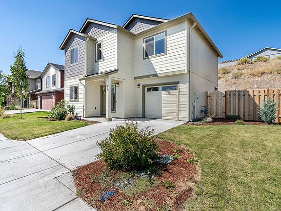 2nd image of 643 NE Brookstone Dr