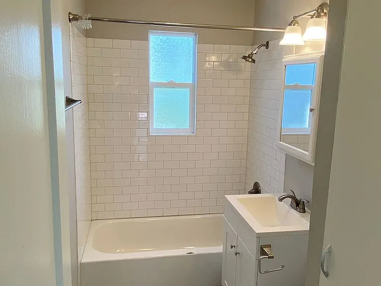 114 E Mariposa St #1 — Photo 11