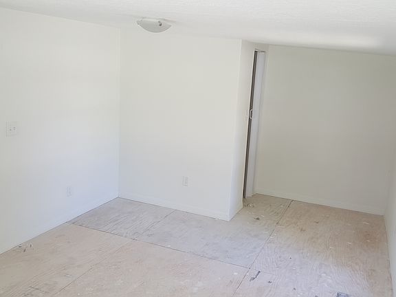 5th image of 4405 Alpine Ln