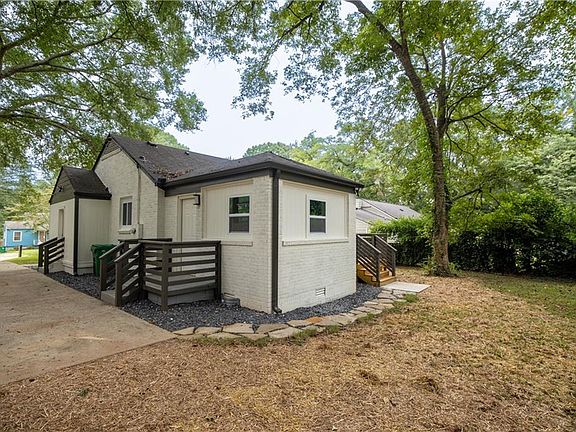 2nd image of 2712 Joyce Ave