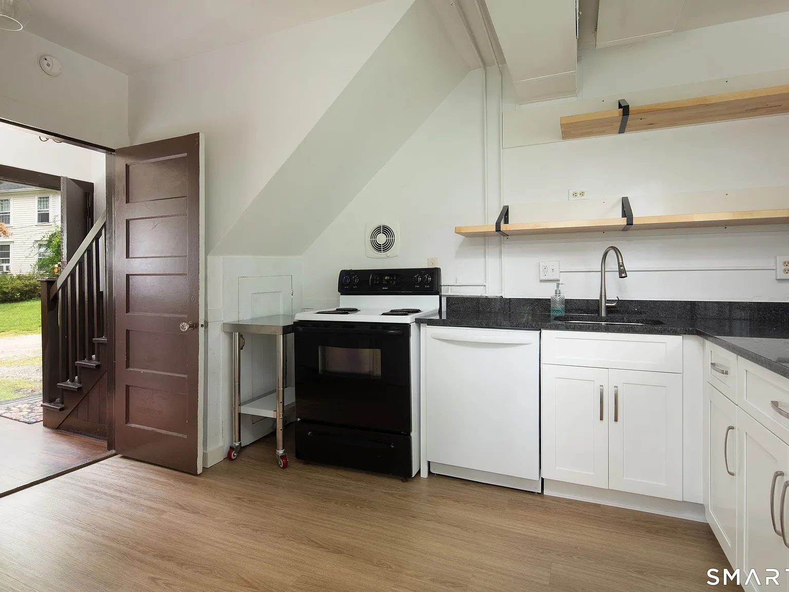1 bed, 1.0 bath, 816 sqft, $2,000 — Photo 3