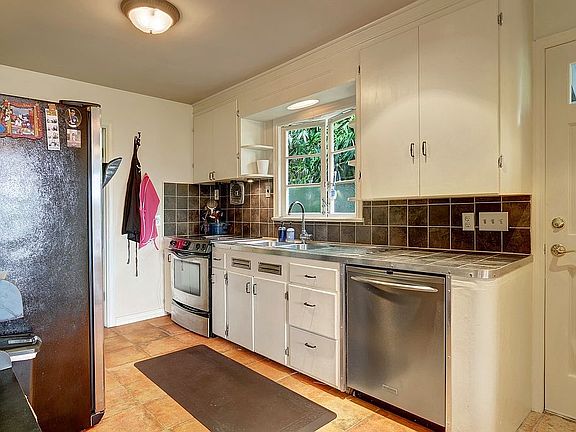 4th image of 10208 15th Ave NE