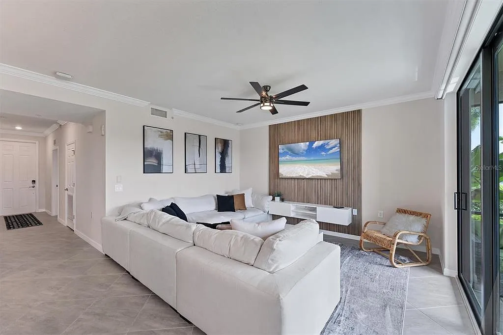 2 bed, 2.0 bath, 1142 sqft, $2,700 — Photo 3