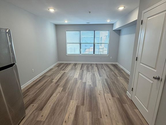 4th image of 77 Park Ave #405