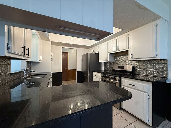 3rd image of 416 N Morgan Dr