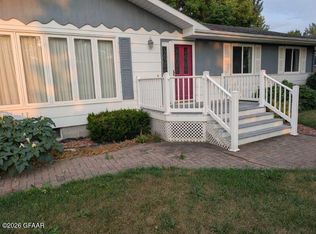 503 N 3rd St, Drayton, ND 58225