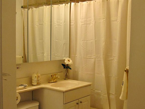 4th image of 425 E 63rd St APT E2f