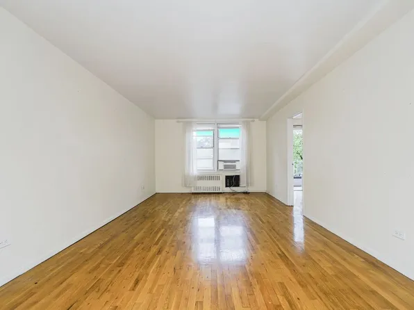 2785 Ocean Parkway image 5 of 24