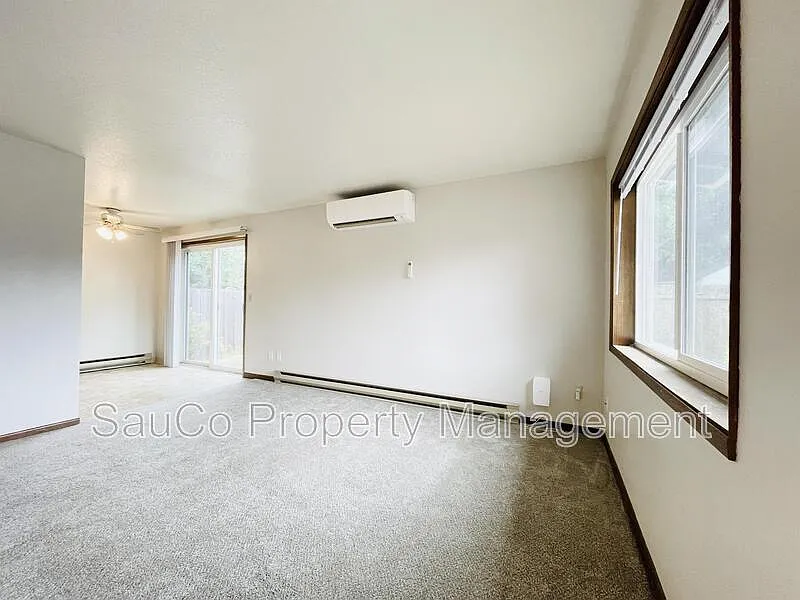 2 bed, 1.0 bath, 836 sqft, $1,795 — Photo 3