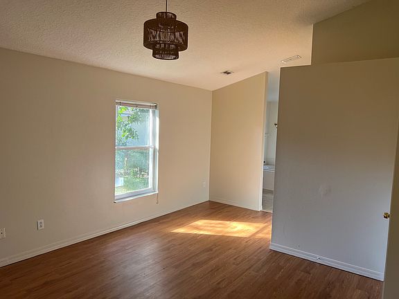 3rd image of 2488 Tremont Dr