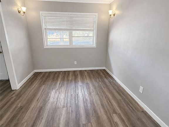 4th image of 2306 Kent St