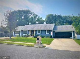 636 Greenbriar Dr, Williamstown, NJ 08094