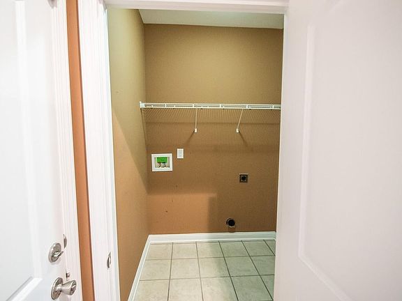 4th image of 304 Willow Crossing Ct