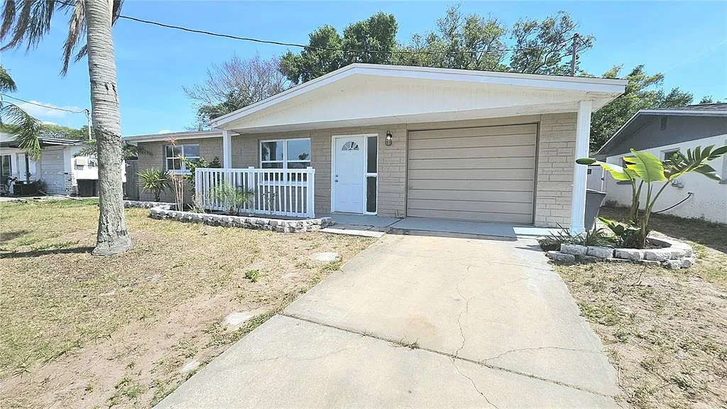 2 bed, 1.0 bath, 806 sqft, $1,750 — Photo 1