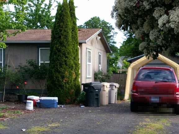 4th image of 3532 Earl Ave NE