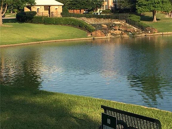 4th image of 302 Lakeside Ct