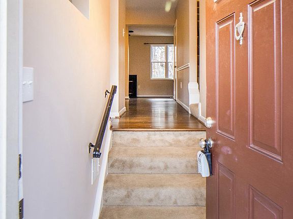 4th image of 2830 Schoolhouse Cir
