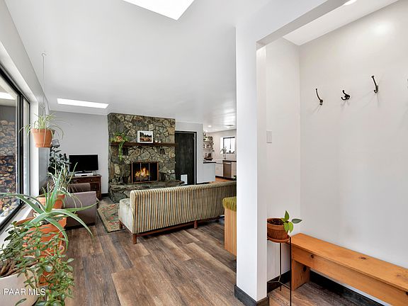 4th image of 3013 Pleasant Valley Cir