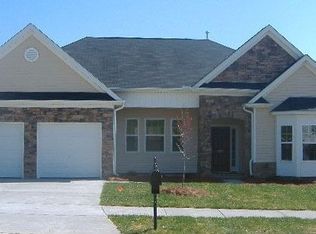 4282 Lochurst Dr, Pfafftown, NC 27040