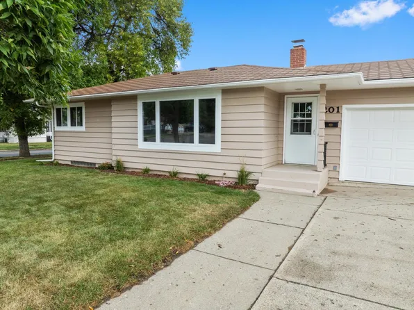 201 14th Ave SE, Minot, ND 58701