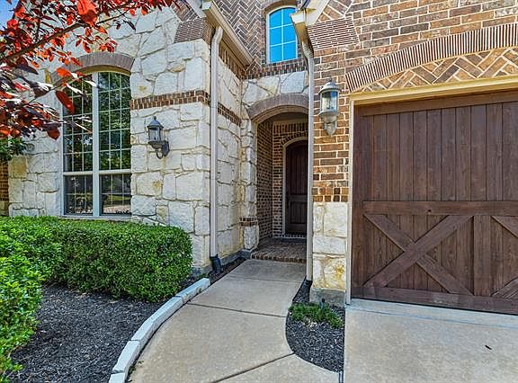 3rd image of 8236 Victoria Ln