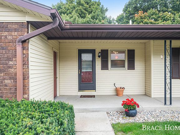 2nd image of 7360 Pinegrove Dr #8