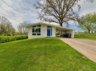 78 Robert Dr, Saint Charles, MO