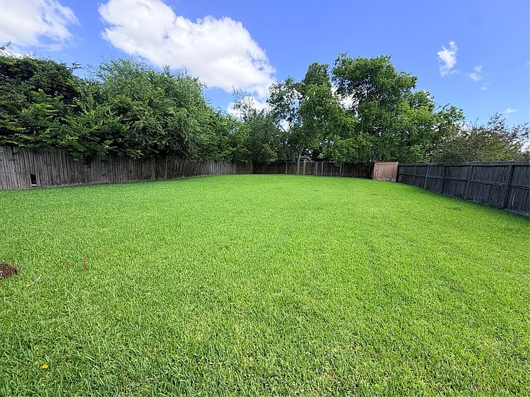 8602 Lazy Brook Ln — Photo 16