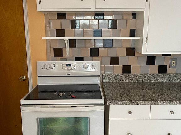 4th image of 1354 Amherst St #3