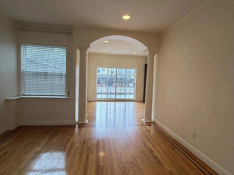 322 18th Ave — Photo 25