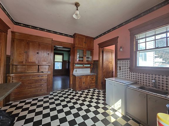 3rd image of 426 S Commercial St #1