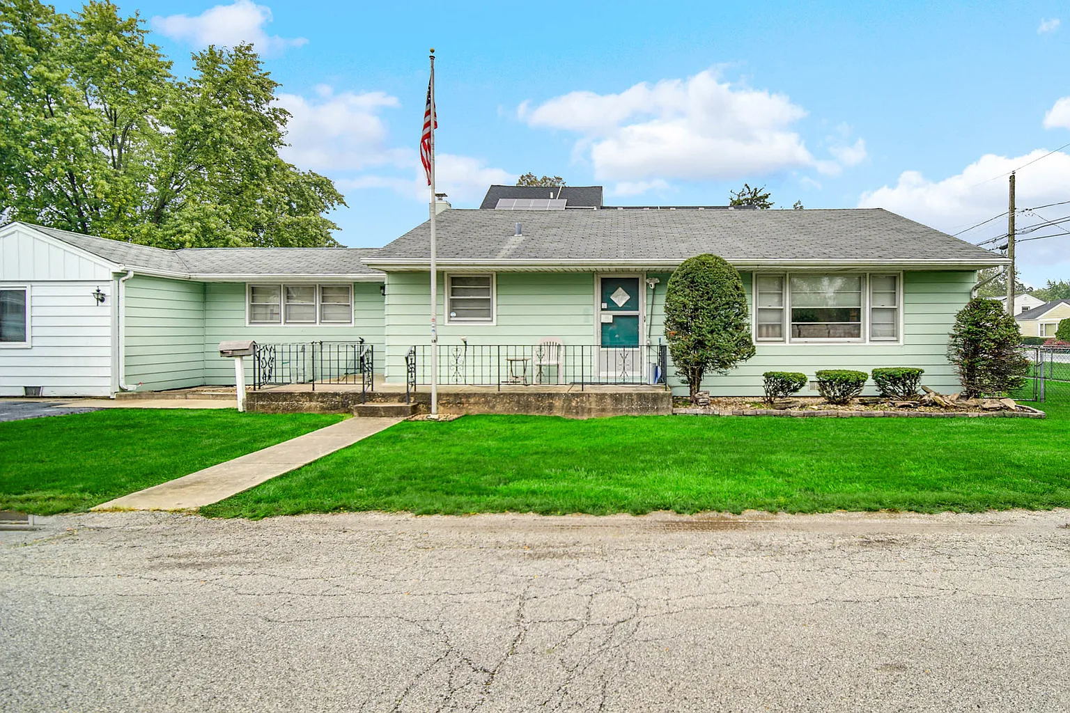 17445 66th Ave photo 1