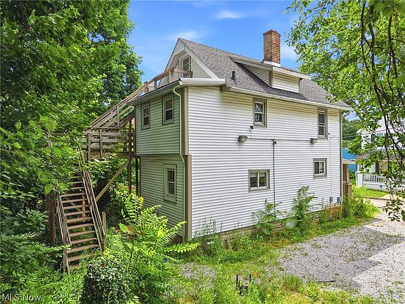 2nd image of 285 Sumner Ct