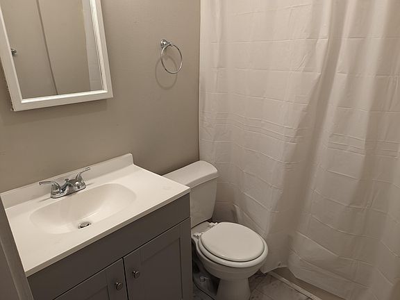 4th image of 418 Woods Ave SW #4
