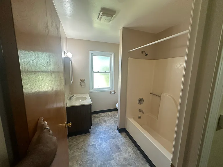 2322 Orleans Ave — Photo 9