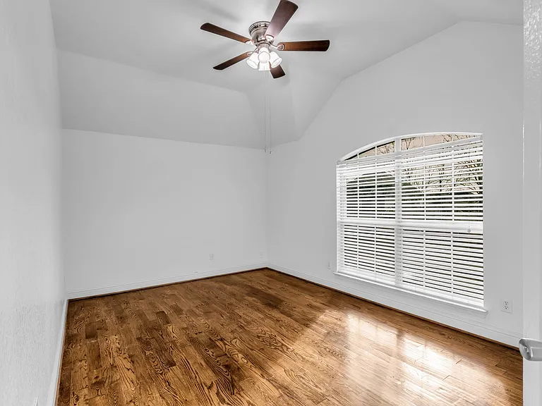 3010 Lena Dr — Photo 43