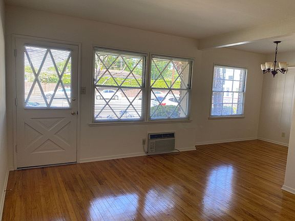 2nd image of 5846 & 5852 Whitsett Ave #1B