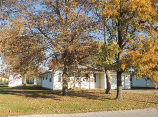 101 S 10th St, Altamont, IL 62411