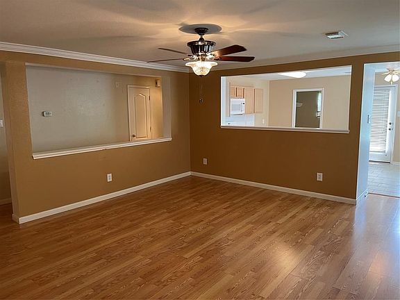 3rd image of 21835 Silverbrook Ln