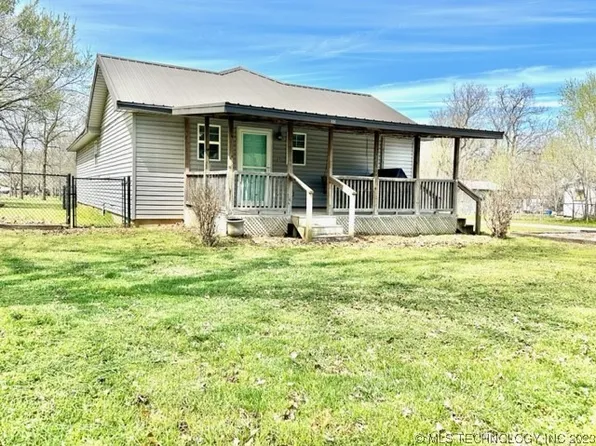 806 S Hickory St, Nowata, OK 74048