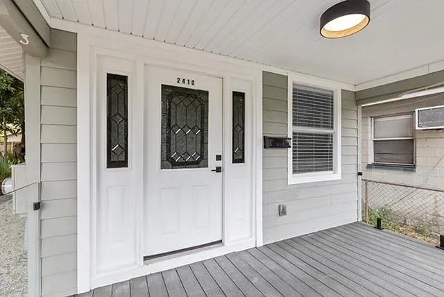 2410 E Columbus Dr — Photo 4
