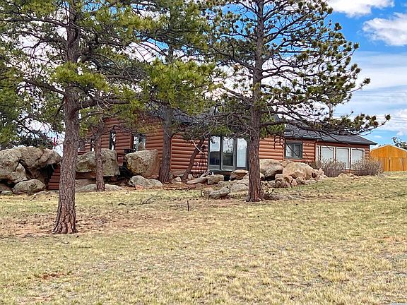 4th image of 1046 Lookout Dr