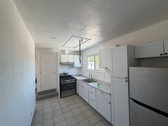3rd image of 25 Elmwood Dr