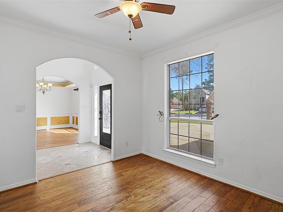 5th image of 14911 Oxford Way