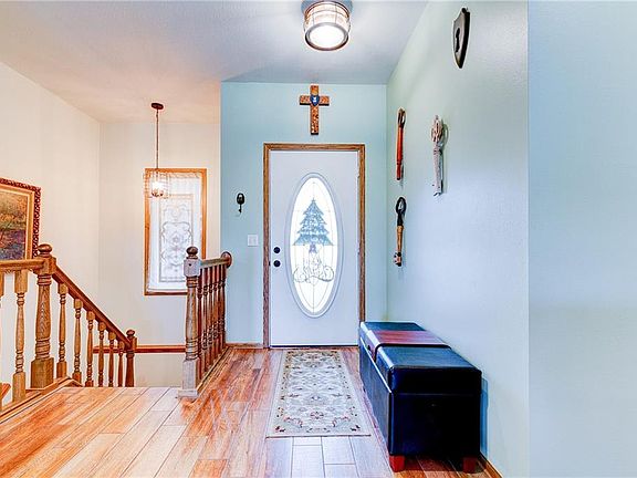 2nd image of 723 Fox Run Dr